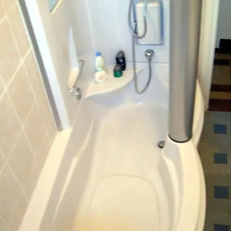 Holiday home Meuble De Tourisme Familial Bord De