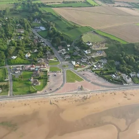 Holiday home Meuble De Tourisme Familial Bord De
