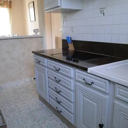 Holiday home Meuble De Tourisme Familial Bord De Saint-Laurent-sur-Mer