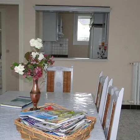 Holiday home Meuble De Tourisme Familial Bord De Saint-Laurent-sur-Mer