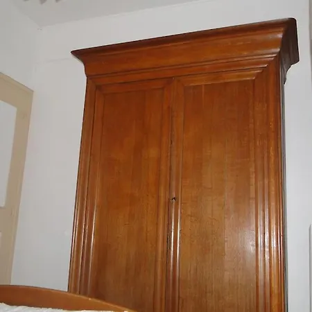 Holiday home Meuble De Tourisme Familial Bord De