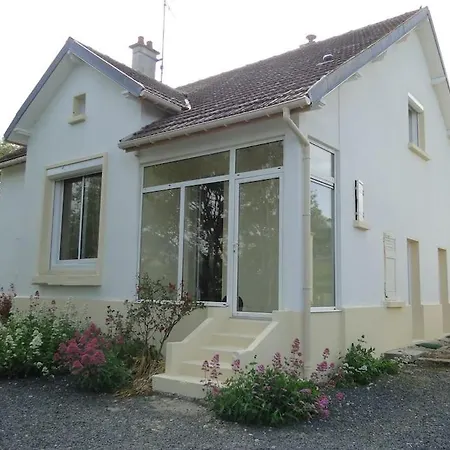 Holiday home Meuble De Tourisme Familial Bord De *